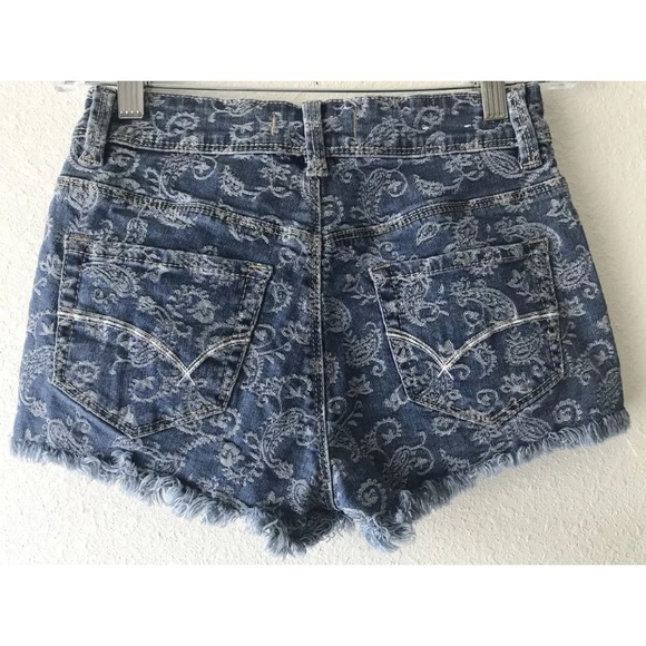 Bullhead Paisley High Rise Cutt Off Shorts Size 1 - Picture 3 of 4